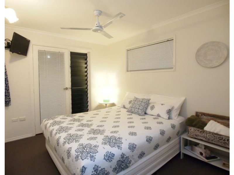 8 Bruce Street, Torquay QLD 4655