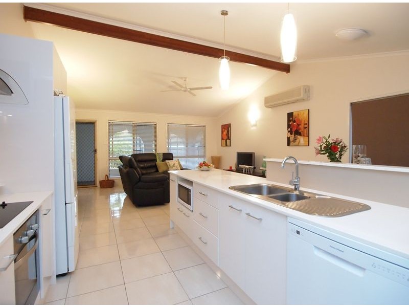 8 Bruce Street, Torquay QLD 4655