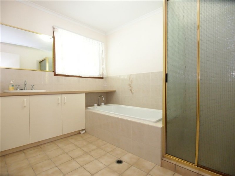 35 Kathleen Crescent, Wondunna QLD 4655