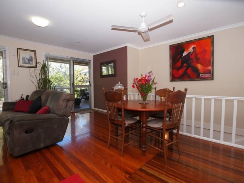 1 Kingfisher Pde, Toogoom QLD 4655