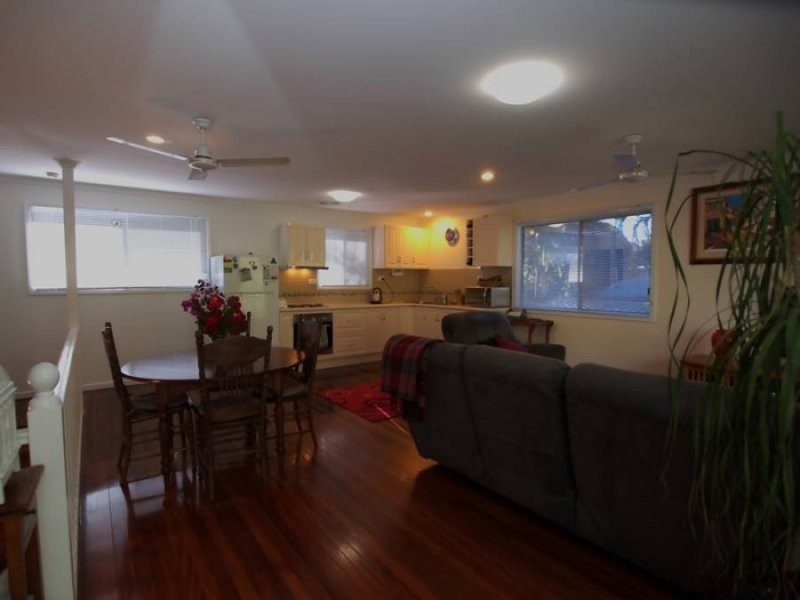 1 Kingfisher Pde, Toogoom QLD 4655