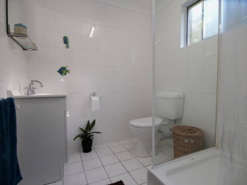 1 Kingfisher Pde, Toogoom QLD 4655