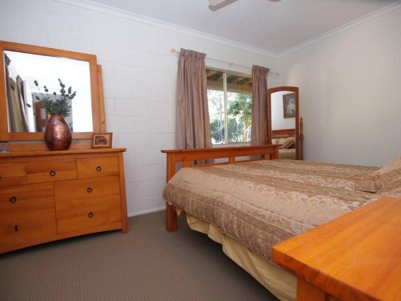 1 Kingfisher Pde, Toogoom QLD 4655