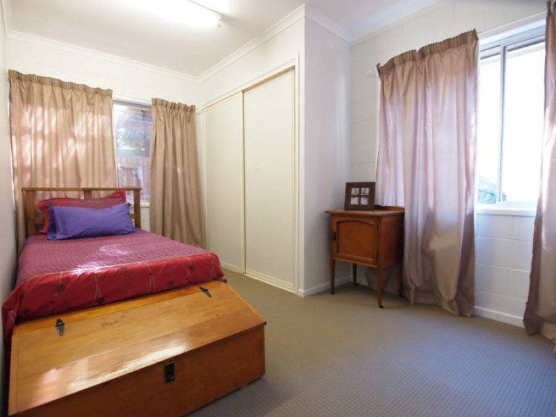 1 Kingfisher Pde, Toogoom QLD 4655