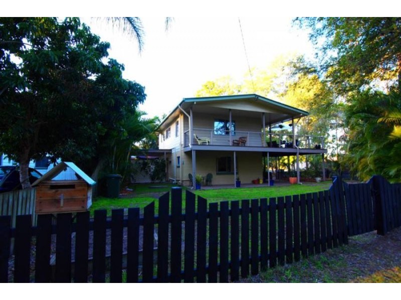 1 Kingfisher Pde, Toogoom QLD 4655