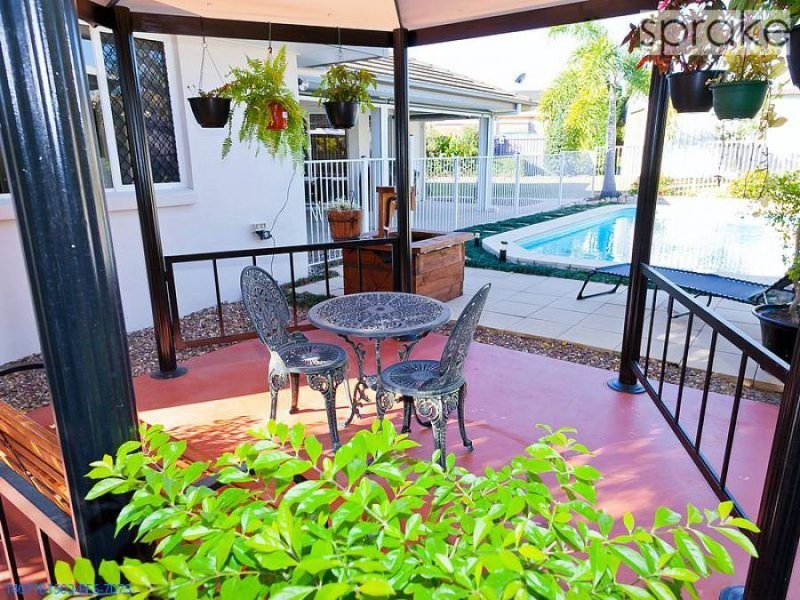 12 Bayley Court, Urraween QLD 4655