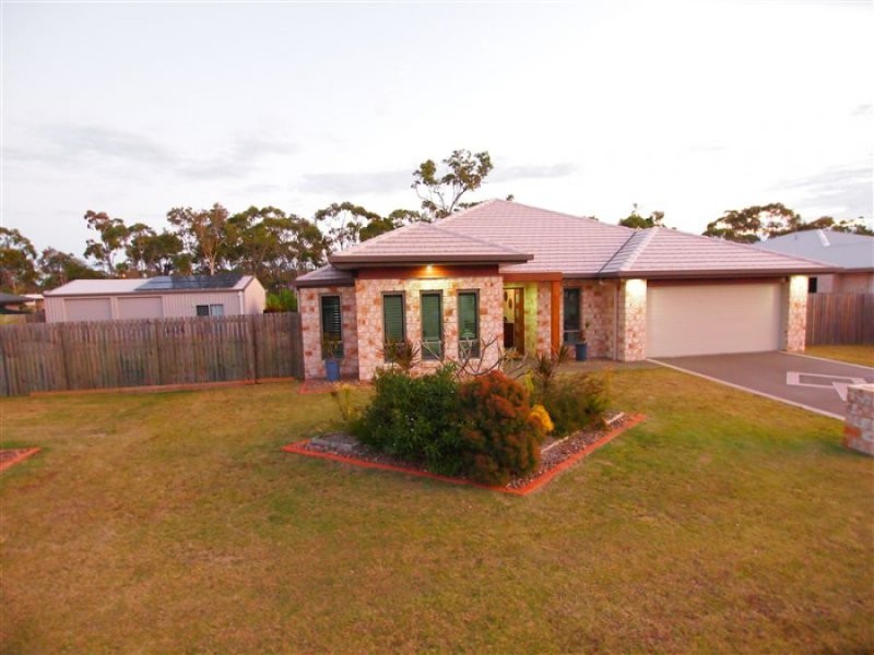 8 Inverness Crt, Wondunna QLD 4655