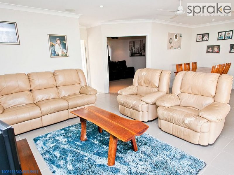 8 Inverness Crt, Wondunna QLD 4655