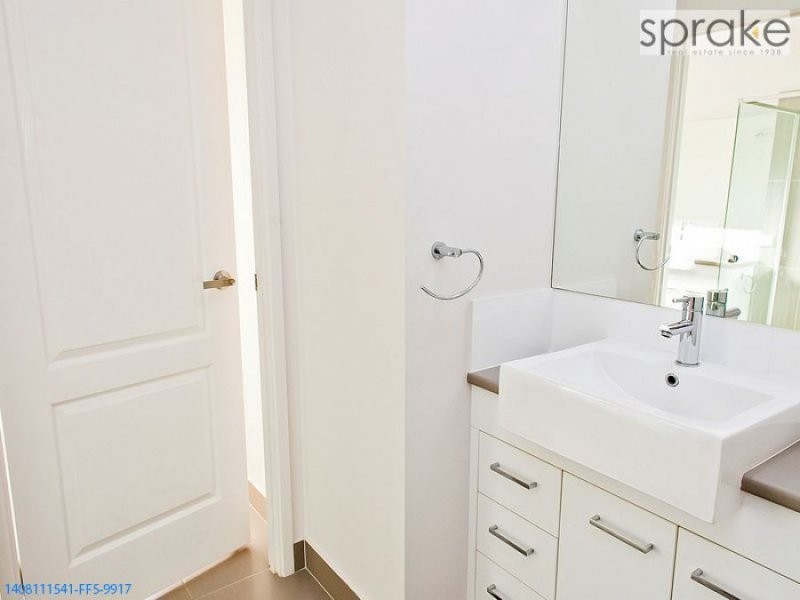 8 Inverness Crt, Wondunna QLD 4655