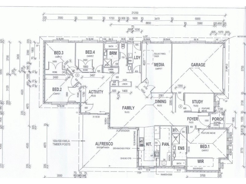 8 Inverness Crt, Wondunna QLD 4655 Floorplan