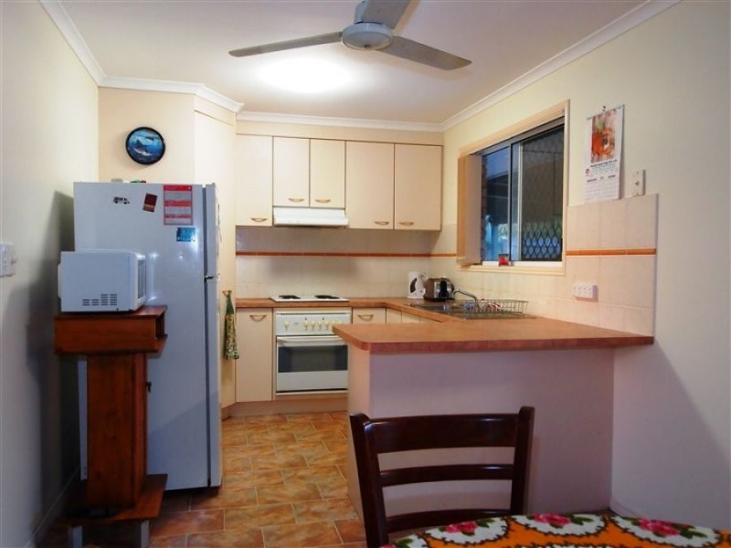 2 Kiwi Court, Point Vernon QLD 4655