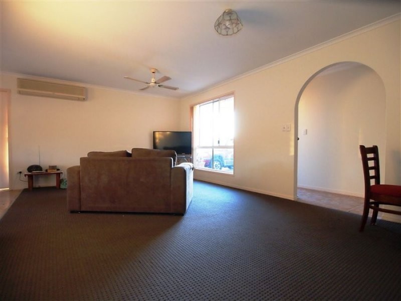 2 Kiwi Court, Point Vernon QLD 4655