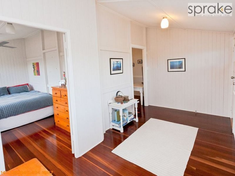10 Guard Street, Urangan QLD 4655