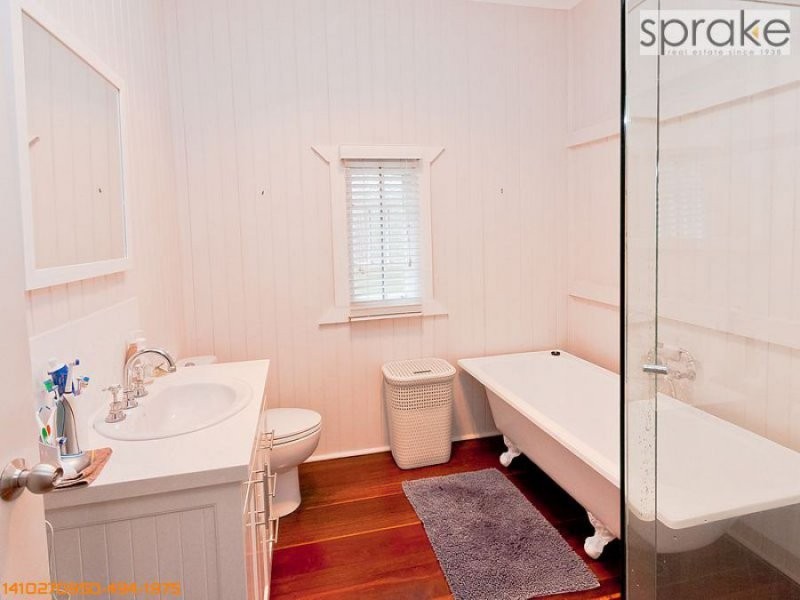 10 Guard Street, Urangan QLD 4655