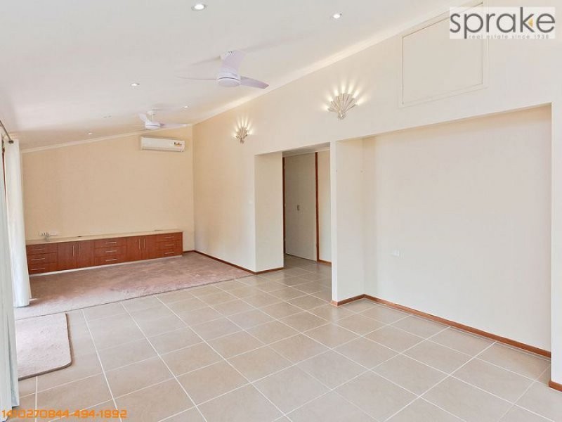 595 Esplanade, Urangan QLD 4655