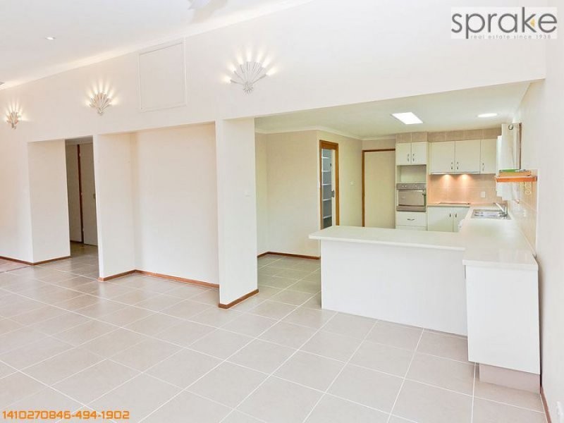 595 Esplanade, Urangan QLD 4655