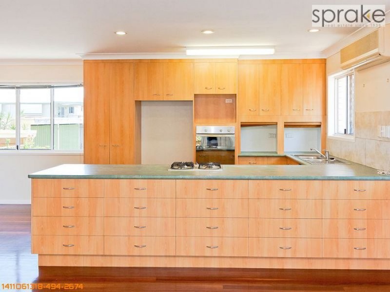 11 Long Street, Point Vernon QLD 4655