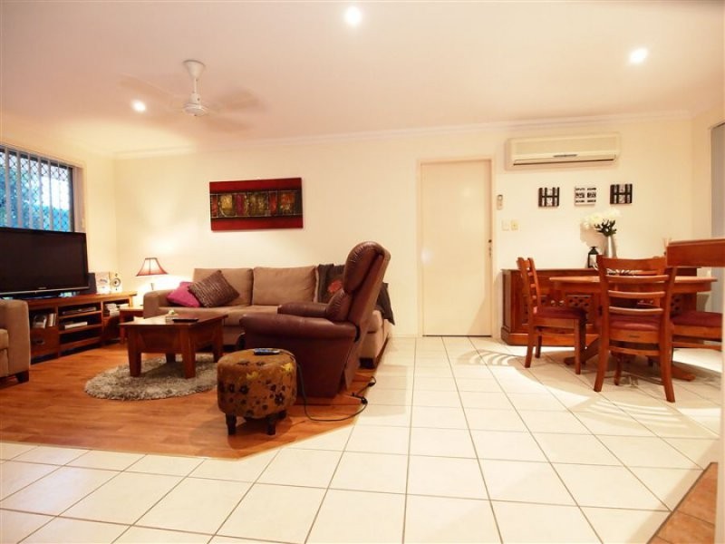 2/36 Truro Street, Torquay QLD 4655