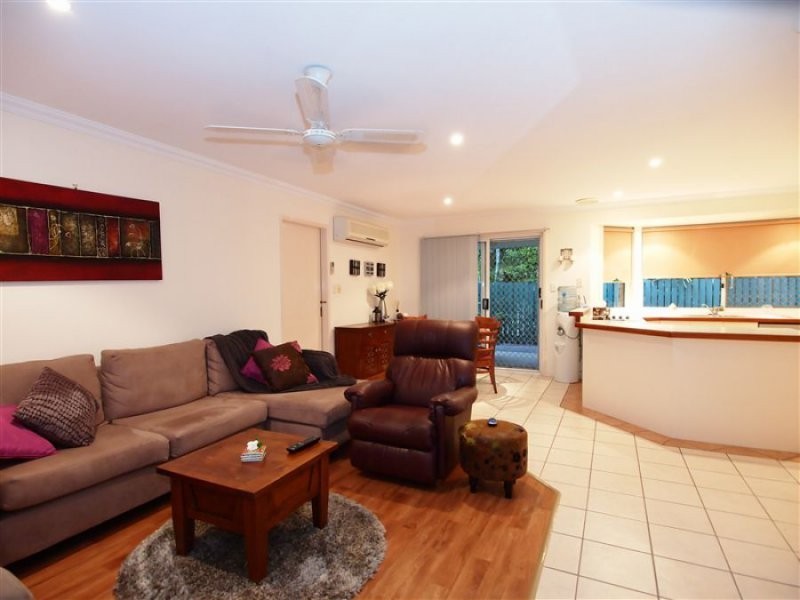 2/36 Truro Street, Torquay QLD 4655