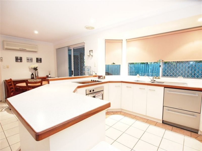 2/36 Truro Street, Torquay QLD 4655