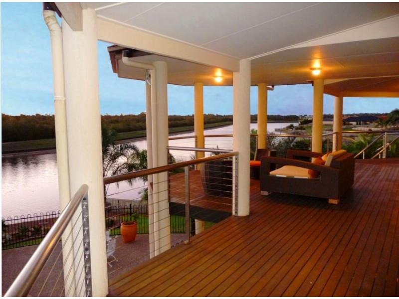 18 Bushlark Avenue, Eli Waters QLD 4655