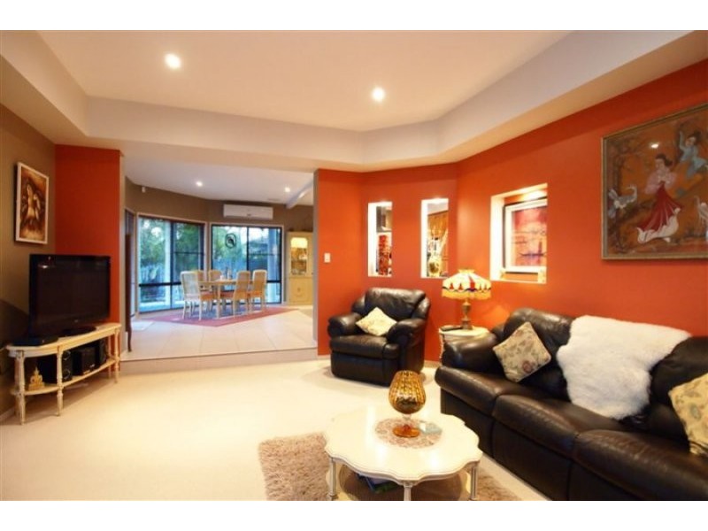 18 Bushlark Avenue, Eli Waters QLD 4655