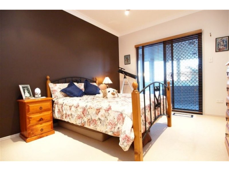 18 Bushlark Avenue, Eli Waters QLD 4655