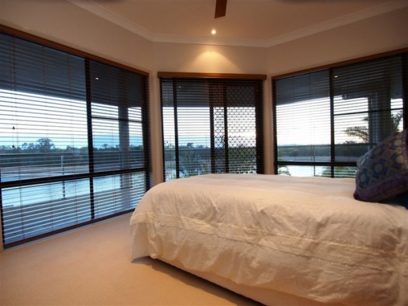 18 Bushlark Avenue, Eli Waters QLD 4655