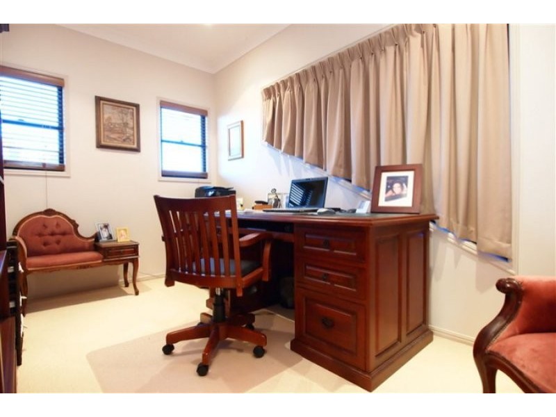18 Bushlark Avenue, Eli Waters QLD 4655