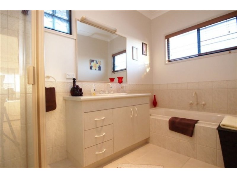 18 Bushlark Avenue, Eli Waters QLD 4655