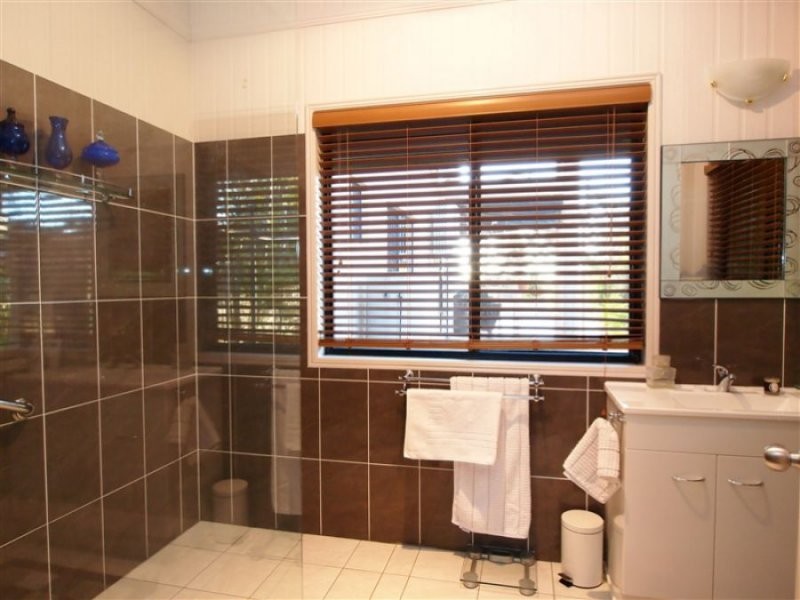 18 Bushlark Avenue, Eli Waters QLD 4655