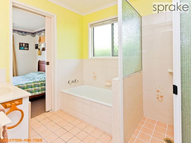 78 Hammond Street, Urangan QLD 4655