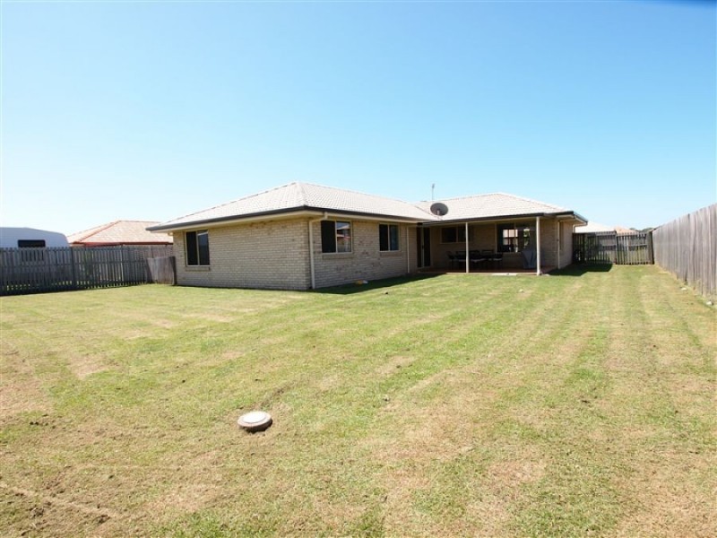 7 Mainsail Court, Point Vernon QLD 4655