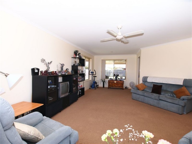 7 Mainsail Court, Point Vernon QLD 4655