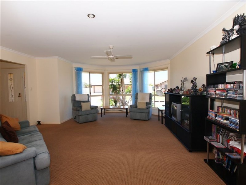 7 Mainsail Court, Point Vernon QLD 4655