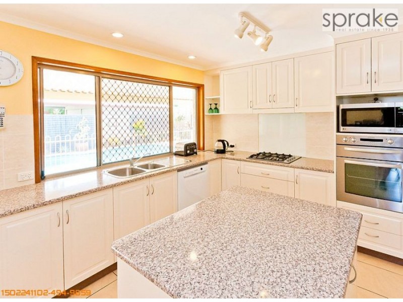 7 Venice Court, Point Vernon QLD 4655