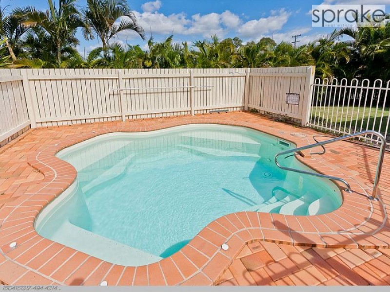 12 Montrose Close, Point Vernon QLD 4655