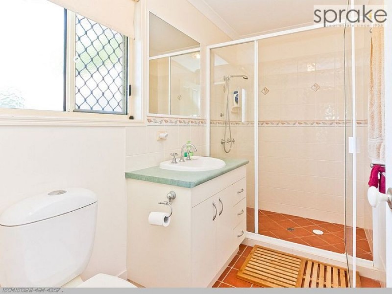 12 Montrose Close, Point Vernon QLD 4655