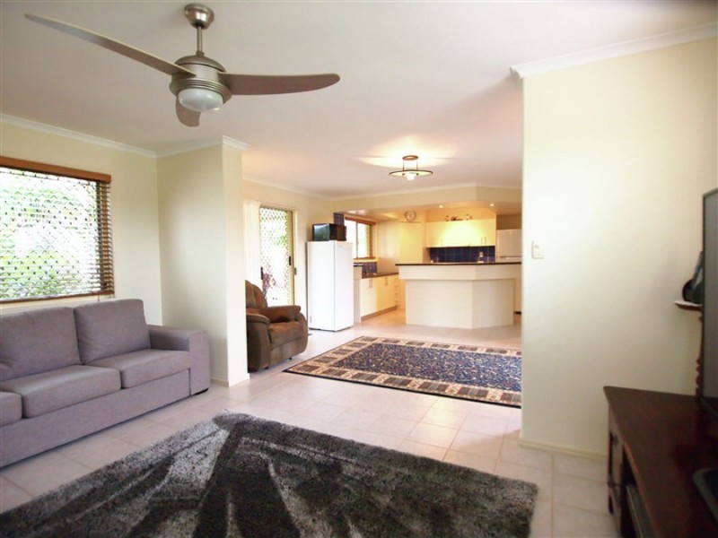 6 Lester Cresent, Torquay QLD 4655