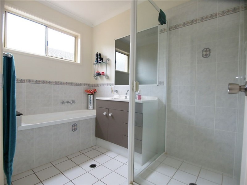 6 Lester Cresent, Torquay QLD 4655