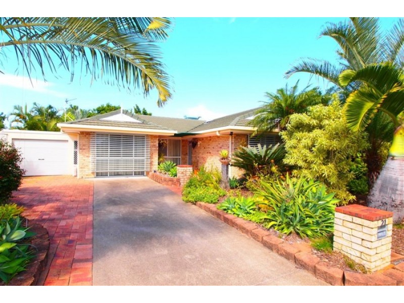21 Tristania Crescent, Urangan QLD 4655
