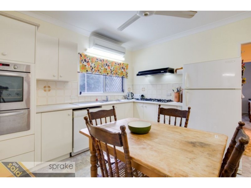 12 Esplanade, Point Vernon QLD 4655