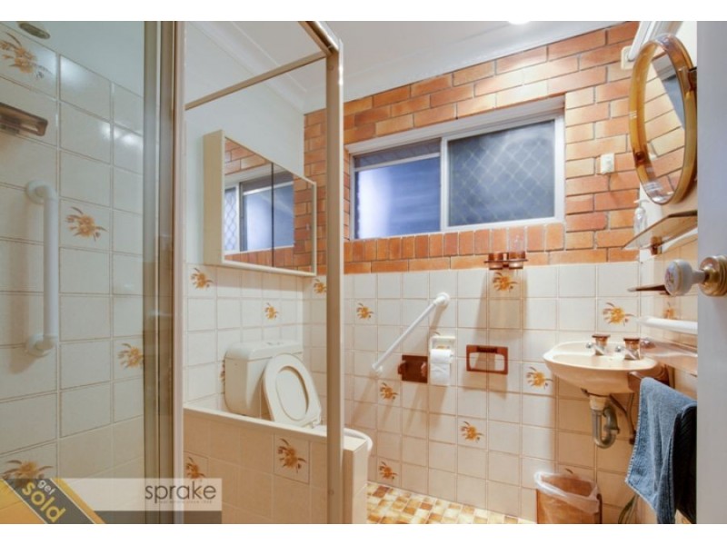 12 Esplanade, Point Vernon QLD 4655