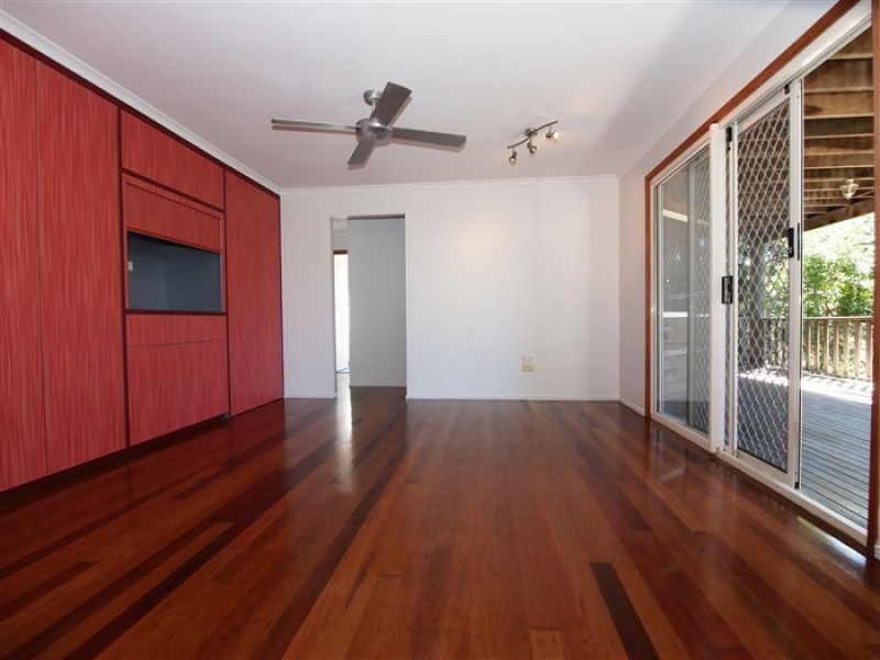 6 Flinders Street, Point Vernon QLD 4655