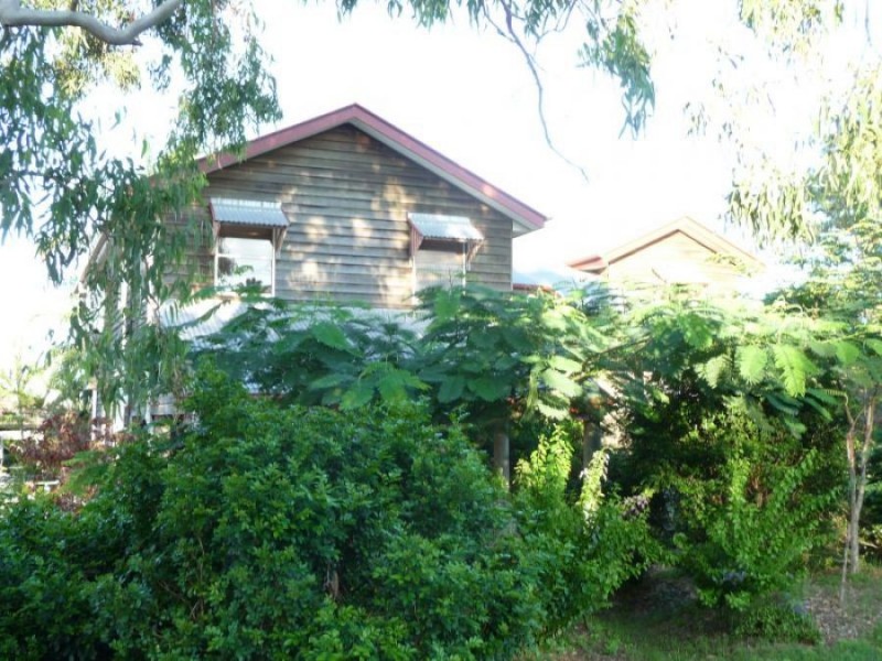 6 Flinders Street, Point Vernon QLD 4655