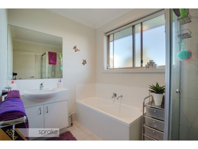 6 Genoa Court, Point Vernon QLD 4655