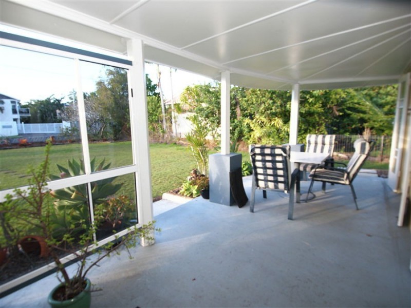 211 Cypress Street, Urangan QLD 4655