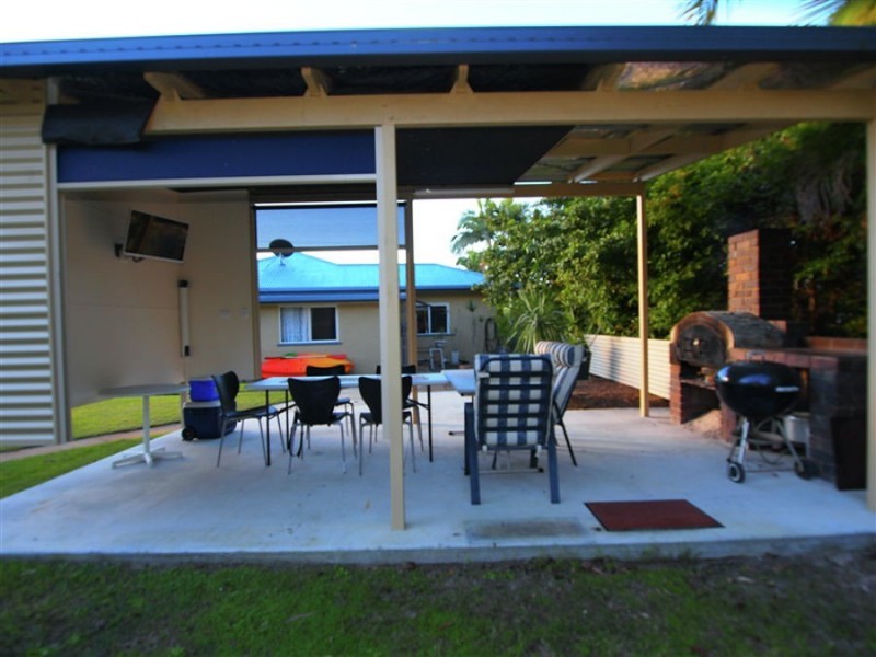 211 Cypress Street, Urangan QLD 4655