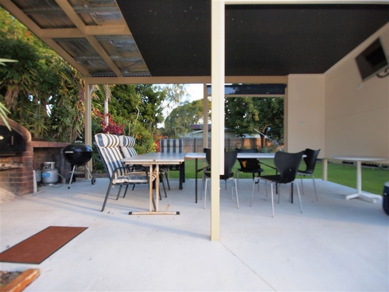 211 Cypress Street, Urangan QLD 4655