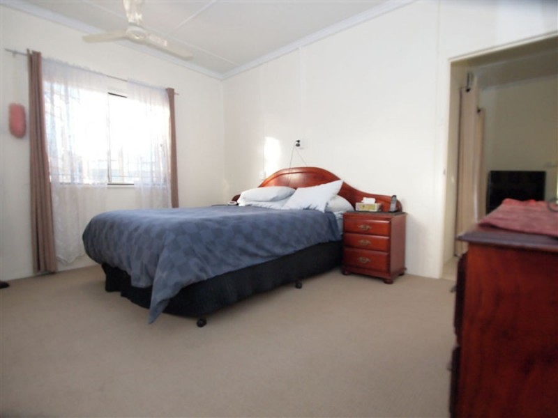 211 Cypress Street, Urangan QLD 4655